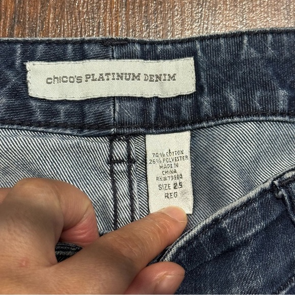 Chico's Platinum Denim Blue High Rise Flare Jeans 2.5 (14) EUC - Picture 8 of 11